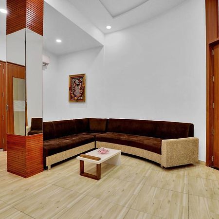 Collection O 83344 Hotel New River Rajkot Extérieur photo